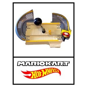 Mattel Hot Wheels Super Mario Kart Chain Chomp Track Set.